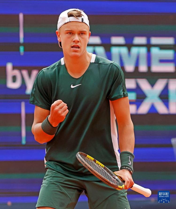 德甲-凯恩传射 拜仁5-2达姆施塔特先赛距榜首7分.