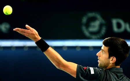 吹杨续约风波:当"小库里"遭遇资本冷眼,老鹰争冠梦碎背后的联盟生存法则