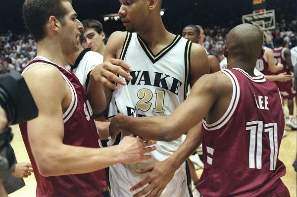 C罗补时造点，他走到马内身边让马内来主罚.