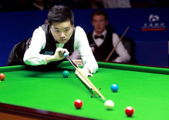 C罗补时造点,他走到马内身边让马内来主罚.